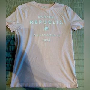 Banana Republic Light pink T-shirt. Size M